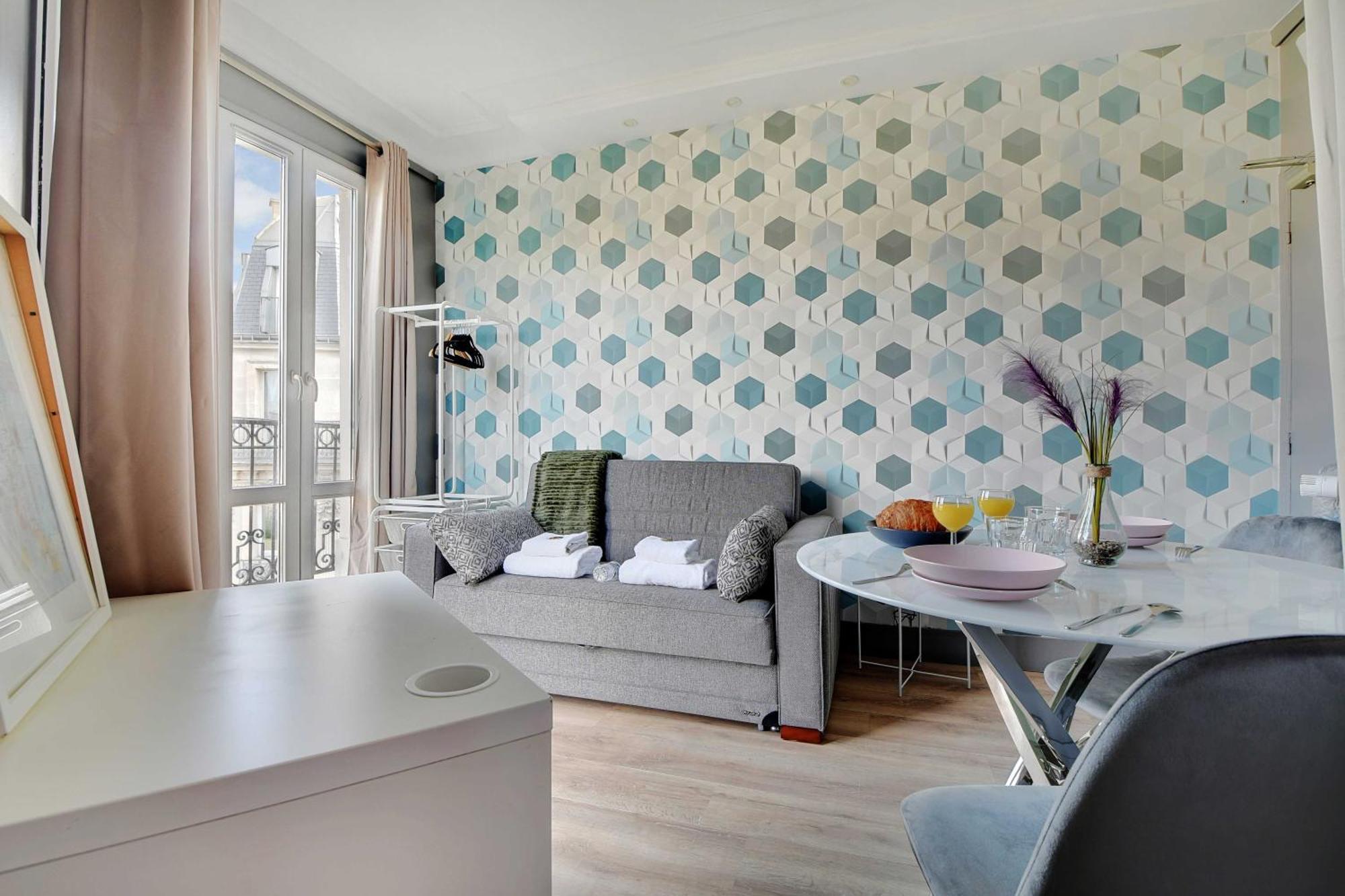 Authentic - 2p - Canal Saint-martin *